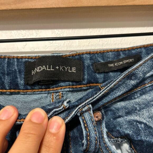 Kendall & Kylie Jean shorts Sz: 5/27 - Picture 3 of 6